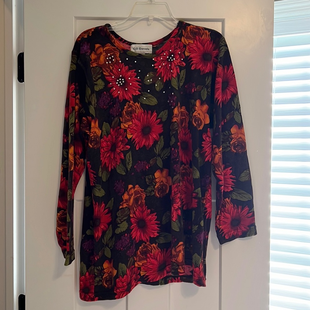 Long sleeve floral top size 1X